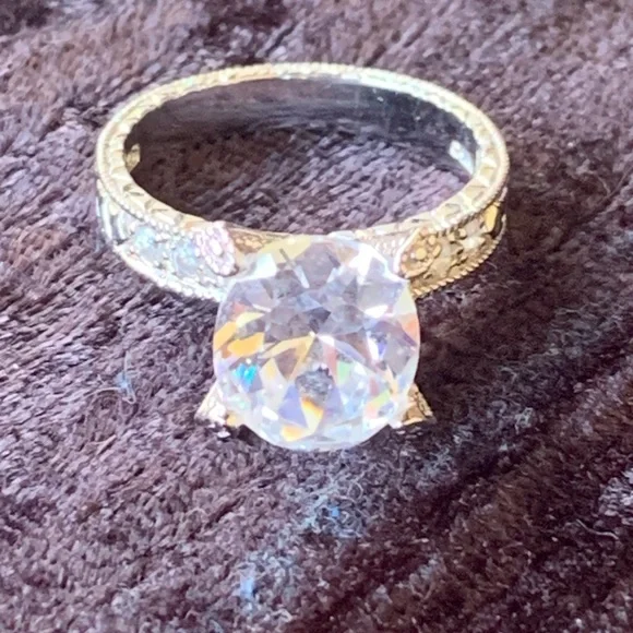 Oval CZ and sterling solitaire ring - Picture 2 of 9